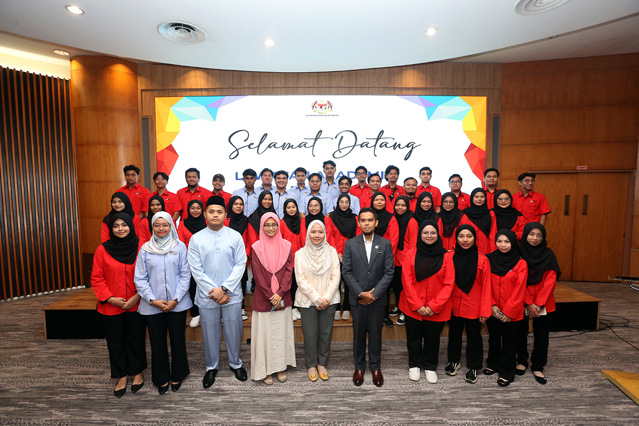 Sesi Lawatan Akademik Kelab Ekonomi, UKM ke MOF